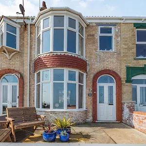 Holiday home 14 The Promenade, Withernsea