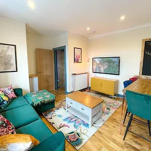 Lively & Energetic 2br On The Royal Mile Apartment Edinburgh