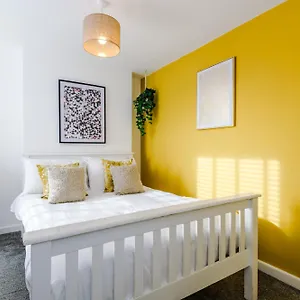 Large 7 Bedroom Town House In Centre Holiday home Chester